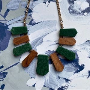 NWOT Wood & Green Ray Statement Necklace